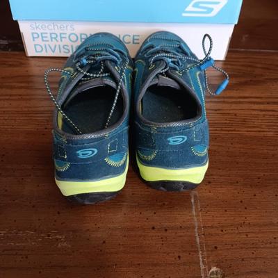 LADIES DR SCHOLL'S WALKING SHOES SIZE 9
