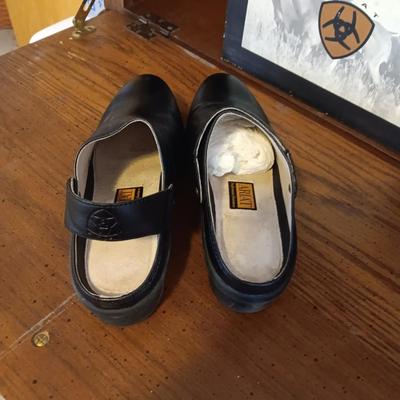 LADIES ARIAT LEATHER SHOES SIZE 10