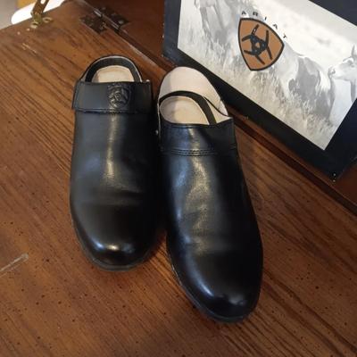 LADIES ARIAT LEATHER SHOES SIZE 10