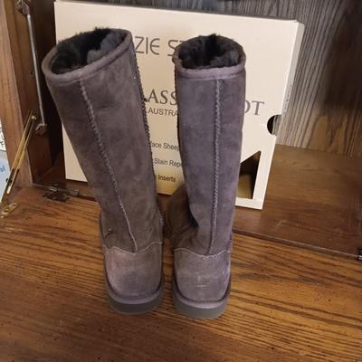 LADIES COZY STEPS TALL CLASSIC LINED BOOTS SIZE 9