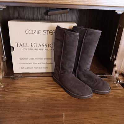 LADIES COZY STEPS TALL CLASSIC LINED BOOTS SIZE 9