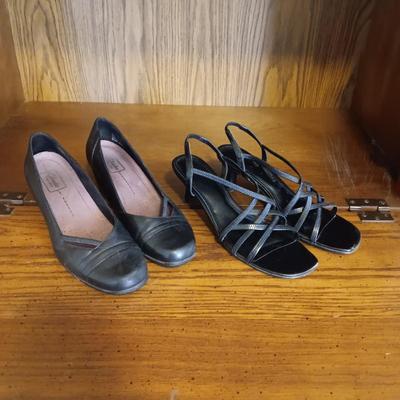 LADIES CLARKS DRESS SHOES (9) AND DRESS SANDALS (9.5)