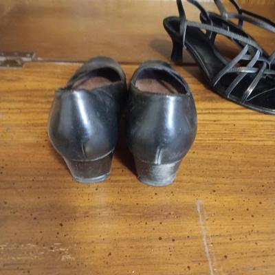 LADIES CLARKS DRESS SHOES (9) AND DRESS SANDALS (9.5)