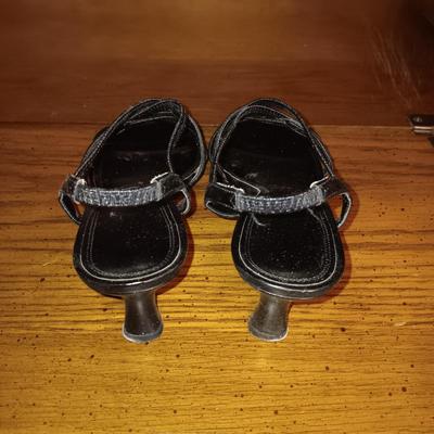 LADIES CLARKS DRESS SHOES (9) AND DRESS SANDALS (9.5)