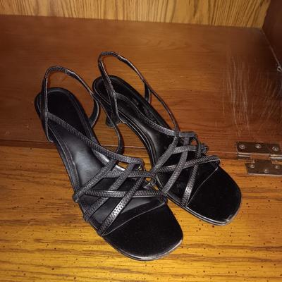 LADIES CLARKS DRESS SHOES (9) AND DRESS SANDALS (9.5)