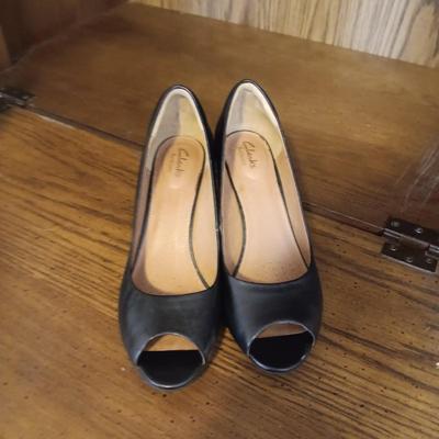 LADIES NINE WEST SHORT BOOTS (9) AND CLARKS DRESS SHOES (9)