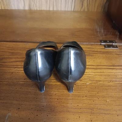 LADIES NINE WEST SHORT BOOTS (9) AND CLARKS DRESS SHOES (9)