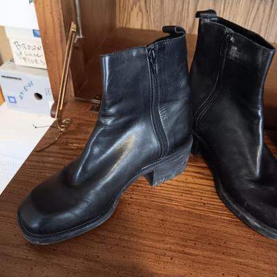 LADIES NINE WEST SHORT BOOTS (9) AND CLARKS DRESS SHOES (9)