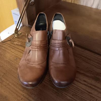 BLAST FROM THE PAST - LADIES PODOCELLI SUEDE BOOTS AND SLIP ON SHOES BY REMONTE DORNDORF (9)