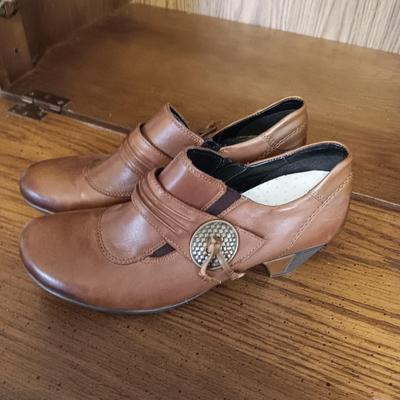 BLAST FROM THE PAST - LADIES PODOCELLI SUEDE BOOTS AND SLIP ON SHOES BY REMONTE DORNDORF (9)