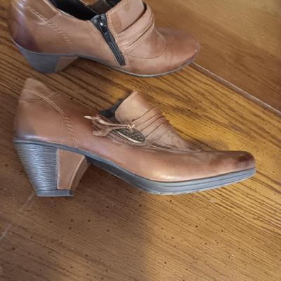 BLAST FROM THE PAST - LADIES PODOCELLI SUEDE BOOTS AND SLIP ON SHOES BY REMONTE DORNDORF (9)