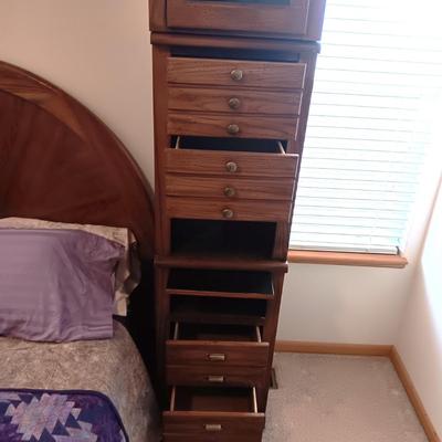 QUEEN SEALY EASE POWER ADJUSTABLE BED WITH CLEAN TEMPURPEDIC MATTRESS, LIGHTED BASSETT HEADBOARD AND WALL UNIT PLUS HANDMADE QUILT AND...