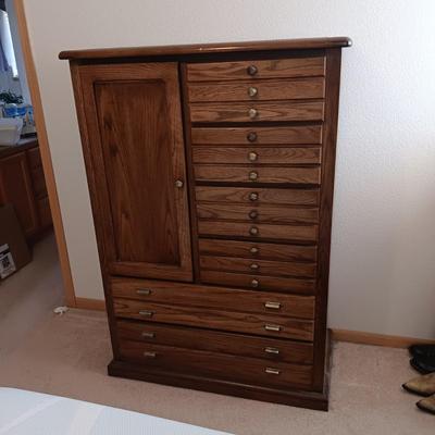 BASSETT 6 DRAWER CHEST WITH CABINET THAT HAS 2 SHELVES