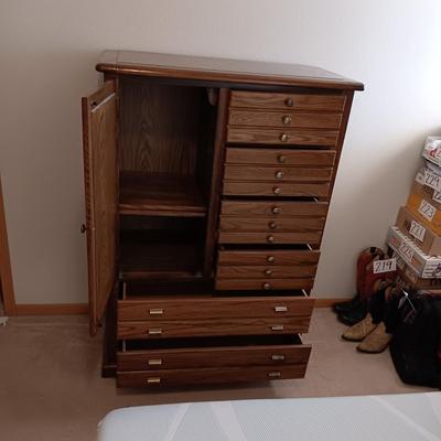 BASSETT 6 DRAWER CHEST WITH CABINET THAT HAS 2 SHELVES
