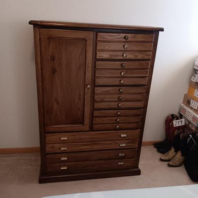 BASSETT 6 DRAWER CHEST WITH CABINET THAT HAS 2 SHELVES