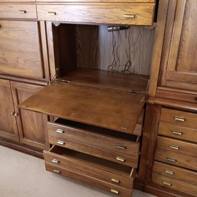 BASSETT 4 PIECE LIGHTED SECRETARY CHEST W/CABINET