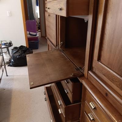 BASSETT 4 PIECE LIGHTED SECRETARY CHEST W/CABINET