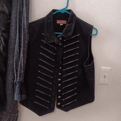 NEW DENIM JACKET, SWEATERS AND LIGHTWEIGHT JACKET AND VEST L - XL