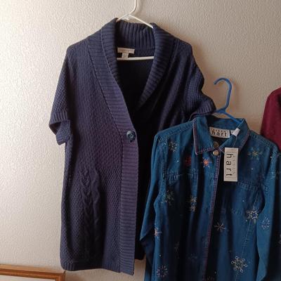 NEW DENIM JACKET, SWEATERS AND LIGHTWEIGHT JACKET AND VEST L - XL
