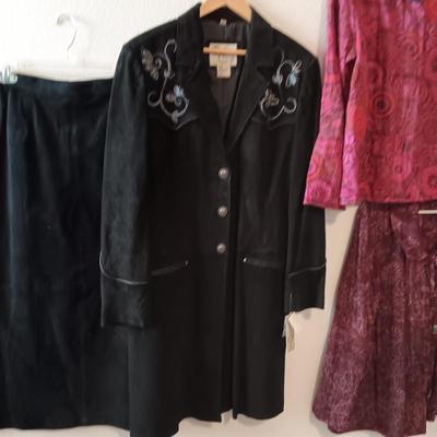 LADIES NEW CRIPPLE CREEK DENIM 2 PIECE OUTFIT AND 2 BLOUSES XL
