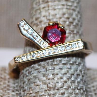 Size 10½ Contemporary Styled Unique Ring with Red Stone & Clear Stone Accent Lines on a Gold Tone Band (9.6g)