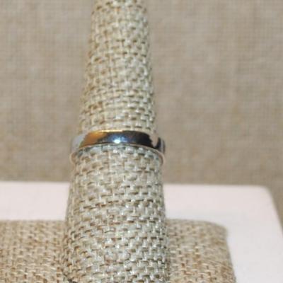 Size 7¼ Unique Pink Trillion Cut Stone Ring with Lavender Panels & Clear Stone Accents on a Silver Tone Band (3.6g)
