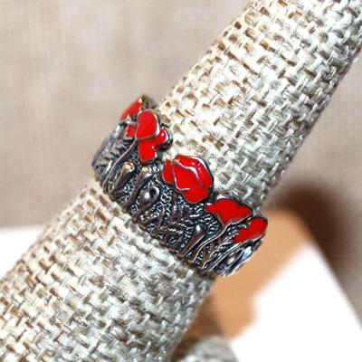 Size 7 Unique "Red Poppies" Ring on a Silver Tone Band (5.1g)