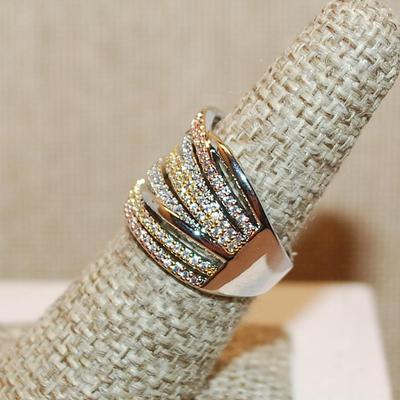 Size 7 Unique Trifecta Colored Ring with Silver, Gold & Rose Gold on a Silver Tone Band (6.7g)