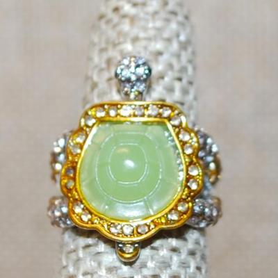 Size 5¼ Vintage Style Two-Tone TURTLE Ring with Green Polymer Shell & Accents Stones on a Silver Tone Band (5.3g)