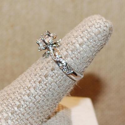 Size 6 Brilliant Flower Bouquet Wedding/Engagement Style Ring on a Silver Tone Band (3.4g)