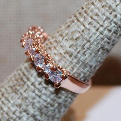 Size 6 Marked .925 Rose Gold Row of 9 Stones Ring on a Silver Filled Band (3.8g)