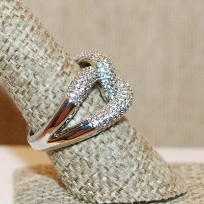 Size 8 Large "KNOTTED" Brilliant Party Show Ring on a Solid Silver Tone Band (8.3g)