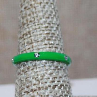 Size 6 Marked .925 LIME GREEN Enamel Ring with 6 Rhinestones Around the Band (2.2g)