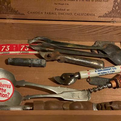 Misc box of vintage items