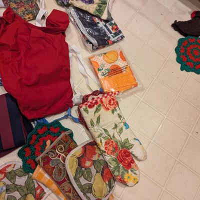 Variety Of Aprons & Oven Mitts