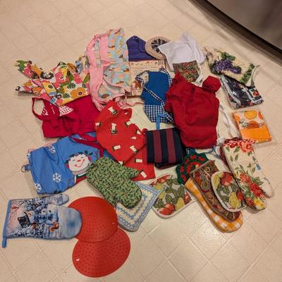 Variety Of Aprons & Oven Mitts