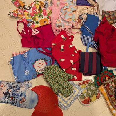 Variety Of Aprons & Oven Mitts