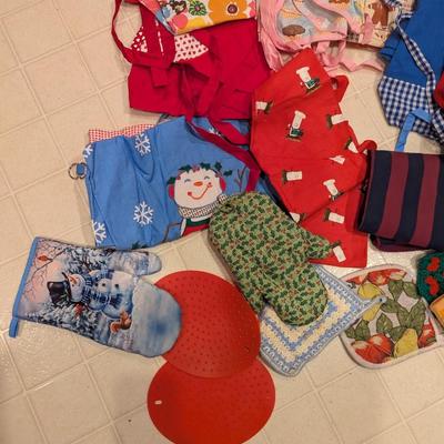 Variety Of Aprons & Oven Mitts