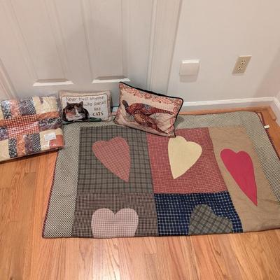 Light Quilts & Pillows