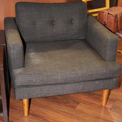 SIDE ARM CHAIR CLUB STYLE W/ TUFT BACK IN GREY COLOR.