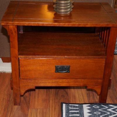 ARTS AND CRAFTS STYLE OAK END TABLE W/DRAWER AND LOWER SHELF.
