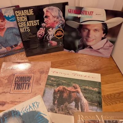 Assortment Of Records Various Artists Reba Randy Travis Conway Twitty Merle Haggard