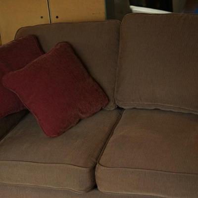 LAZY BOY QUALITY SOFA SLEEPER IN A MEDIUM BROWN/ CRANBERRY COLORED BLEND. QUEEN SIZE