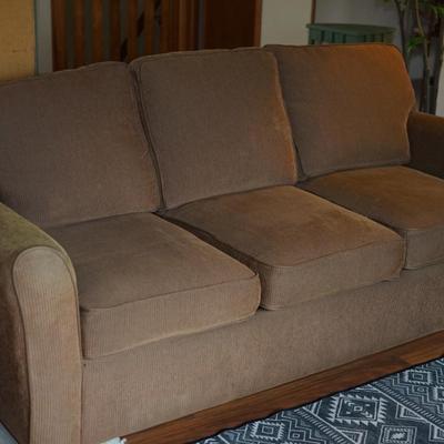 LAZY BOY QUALITY SOFA SLEEPER IN A MEDIUM BROWN/ CRANBERRY COLORED BLEND. QUEEN SIZE