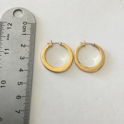 Gold tone hoop earrings