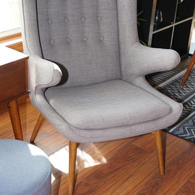 CLASSIC MCM STYLE WING CHAIR SIDE CHAIR W/ TEAK LEGS, LIGHT GREY- TUFT BACK.