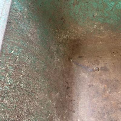 LOT 2G: Scott’s Turf Builder Edgeguard Spreader & Wheelbarrow