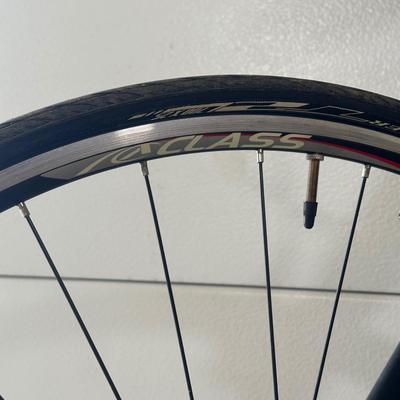LOT 6G: 21” Fuji Silhouette Bicycle