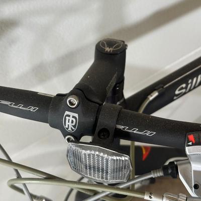 LOT 6G: 21” Fuji Silhouette Bicycle