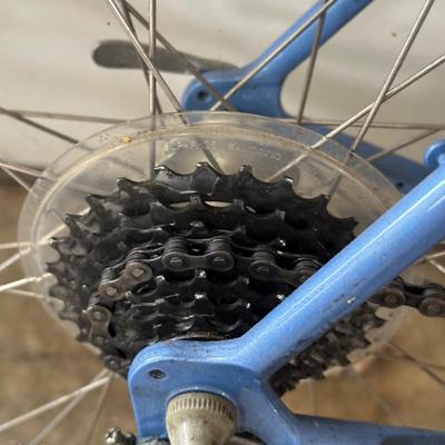 LOT 7G: Trek 1420 Bicycle